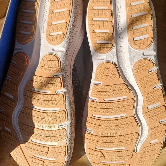 Brooks never worn Ghost Max 2